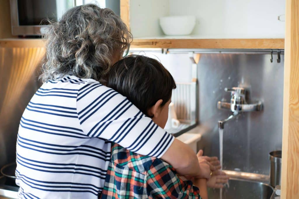 différence entre tutelle et curatelle : comment protéger un proche en 2025